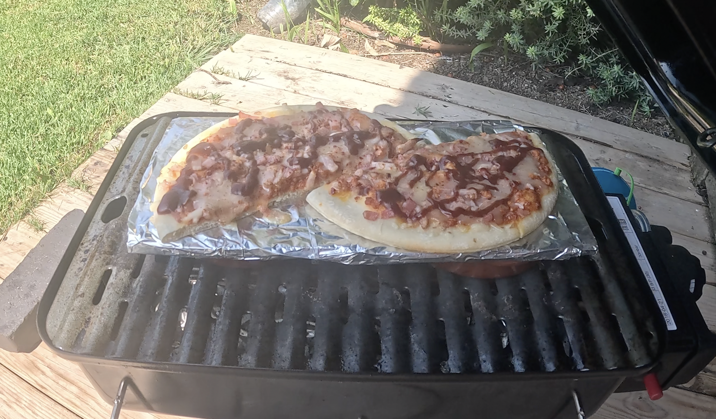 How to make a pizza on the weber go anywhere gas camping bbq